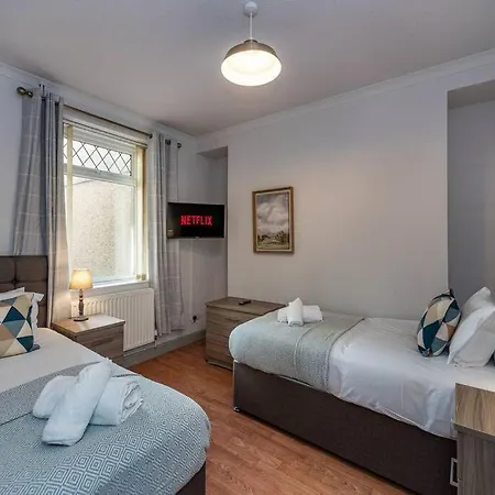 Cheerful 5 Bed Property In Llanelli Exterior photo