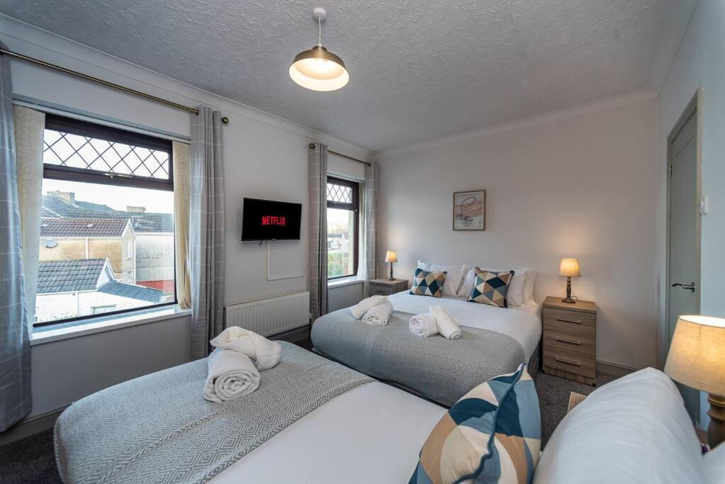 Cheerful 5 Bed In Apartment Llanelli